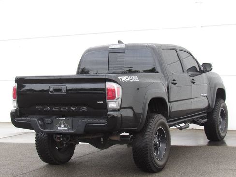Used 2023 Toyota Tacoma TRD Off-Road w/ Technology Package AWD/4WD image 6