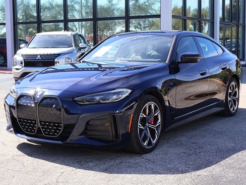 Used 2023 BMW i4 eDrive40 w/ M Sport Package image 11