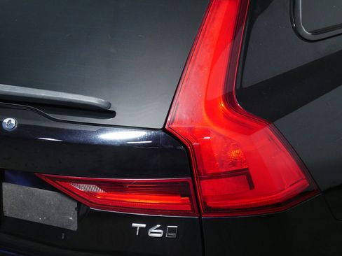 Used 2019 Volvo V90 T6 Cross Country w/ Protection Package Premier image 17