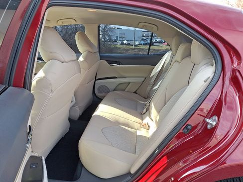 Used 2019 Toyota Camry LE image 11