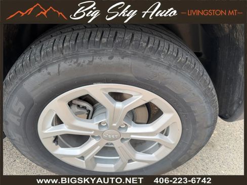 Used 2024 Jeep Compass Sport AWD/4WD image 9