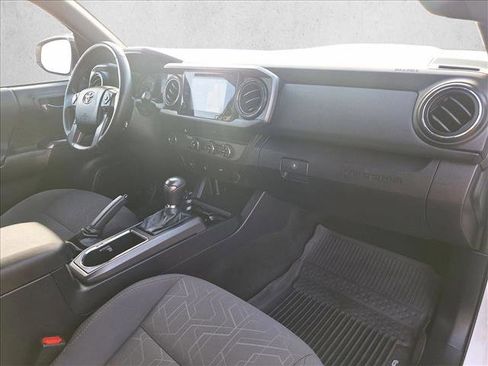 Used 2017 Toyota Tacoma TRD Sport image 17