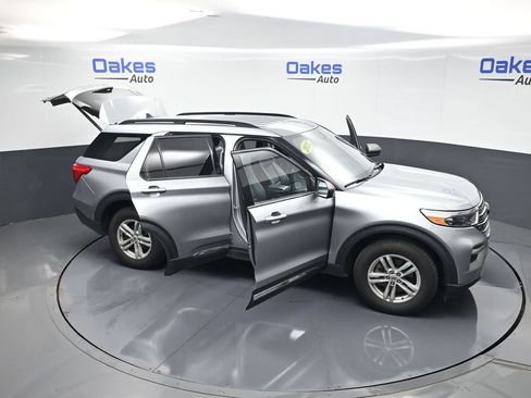 Used 2022 Ford Explorer XLT w/ Equipment Group 202A AWD/4WD image 60