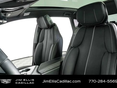 Used 2025 Cadillac Optiq Luxury 2 w/ LPO, Floor Liner Package AWD/4WD image 5