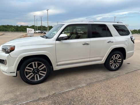 Used 2017 Toyota 4Runner Limited image 4