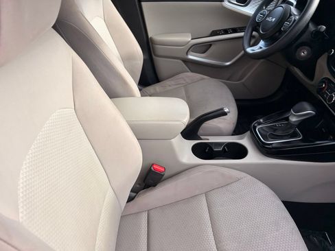 Used 2023 Kia Soul LX w/ LX Technology Package FWD image 11