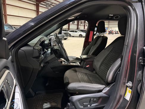 Used 2020 Ford Explorer XLT RWD image 14