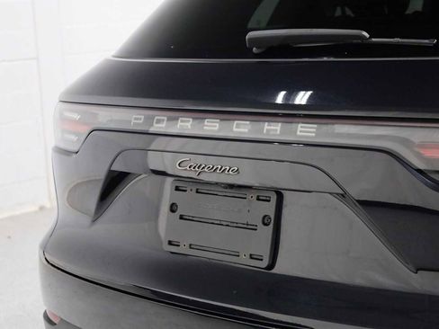 Used 2022 Porsche Cayenne image 8