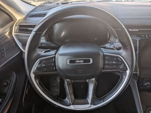 Certified 2022 Jeep Grand Cherokee Limited image 17