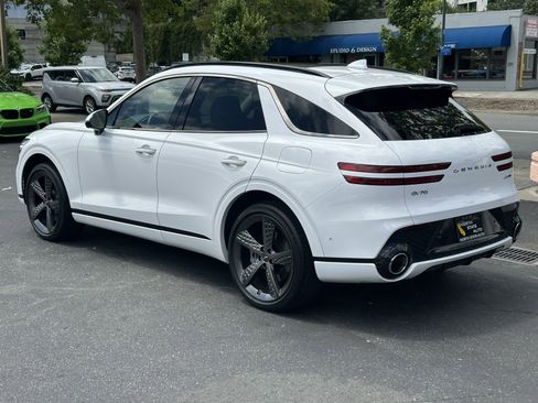Used 2022 Genesis GV70 3.5T Sport w/ Sport Prestige Package AWD/4WD image 12