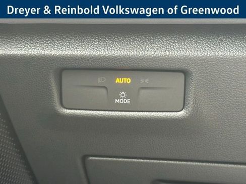 New 2026 Volkswagen Tiguan SE image 16