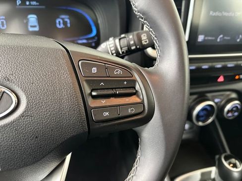 Used 2024 Hyundai Venue SEL image 16