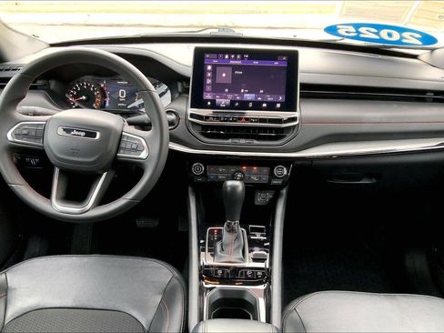 Used 2025 Jeep Compass Trailhawk AWD/4WD image 15