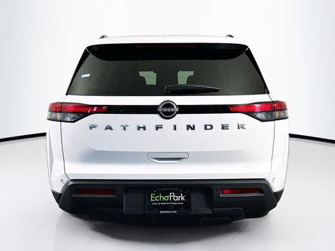 Used 2025 Nissan Pathfinder SV image 7