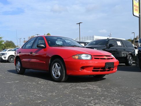 Used 2005 Chevrolet Cavalier Sedan w/ Preferred Equipment Group FWD image 3