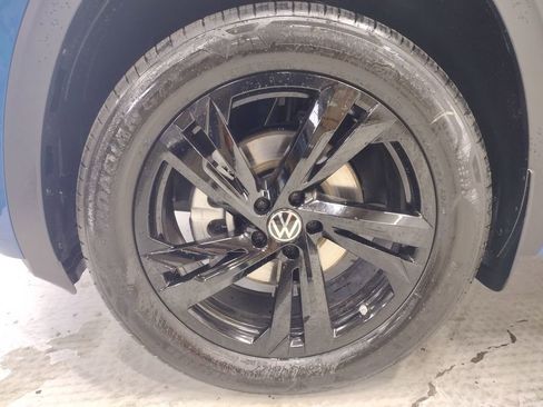 New 2026 Volkswagen Atlas Cross Sport SEL R-Line image 5