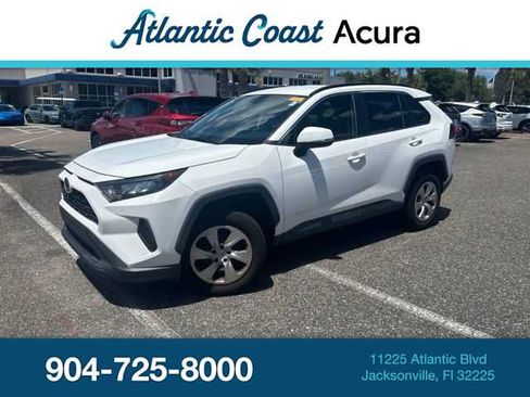 Used 2019 Toyota RAV4 LE FWD image 1