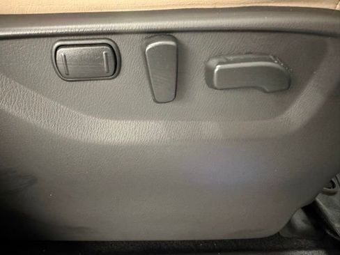 Used 2023 Nissan Armada Platinum w/ Captain's Chairs Package image 37