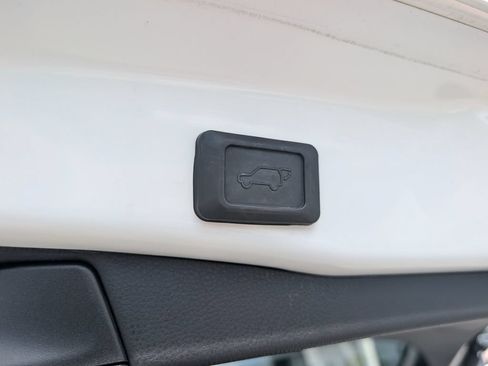 Used 2021 Toyota RAV4 XLE Premium AWD/4WD image 15