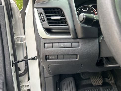 Used 2023 Nissan Rogue SV image 23