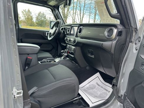 Used 2021 Jeep Wrangler Unlimited Sahara w/ Uconnect 4C Nav & Sound Group AWD/4WD image 34