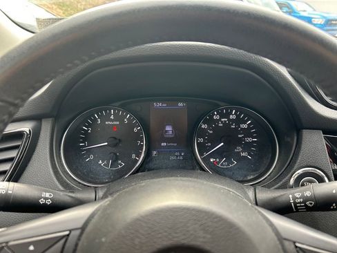 Used 2019 Nissan Rogue SV image 14