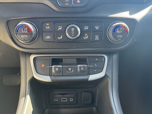 Used 2023 GMC Terrain SLE w/ Driver Convenience Package AWD/4WD image 17