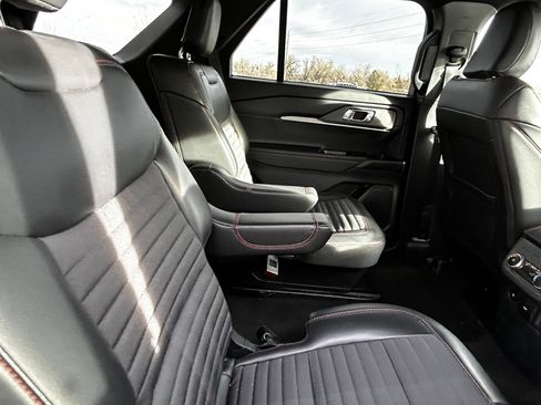 Used 2025 Ford Explorer ST-Line image 12