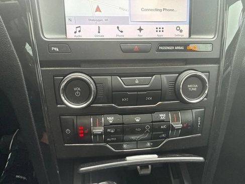 Used 2017 Ford Explorer XLT w/ Equipment Group 202A AWD/4WD image 16