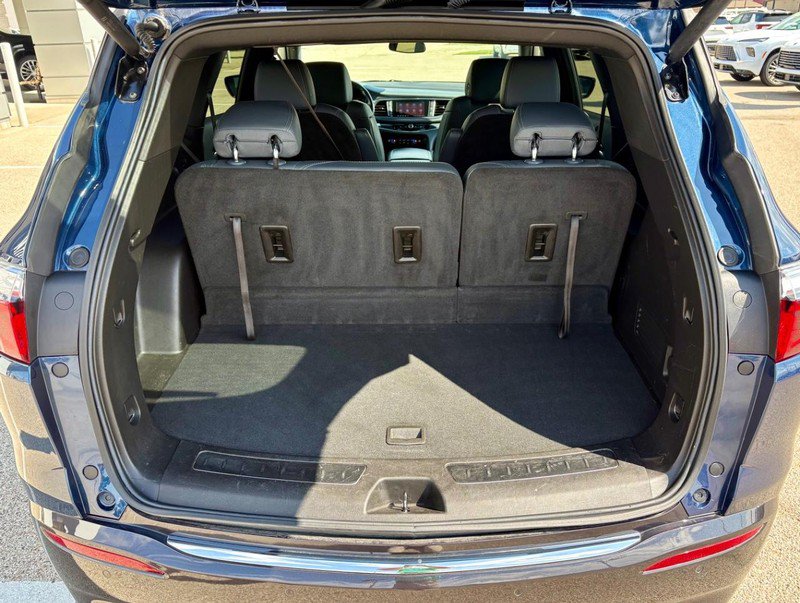 Used 2023 Buick Enclave Essence w/ Experience Buick Package FWD image 5