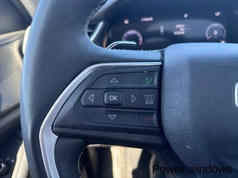 Used 2023 Jeep Grand Cherokee Laredo image 23