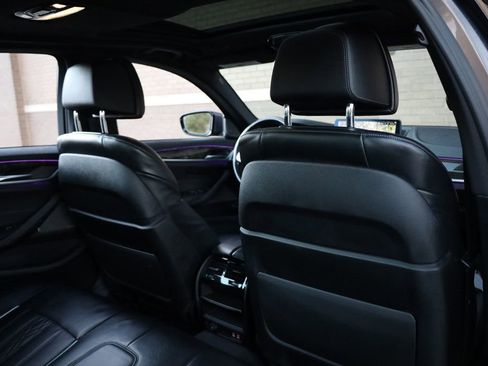 Used 2022 BMW M550i xDrive image 19