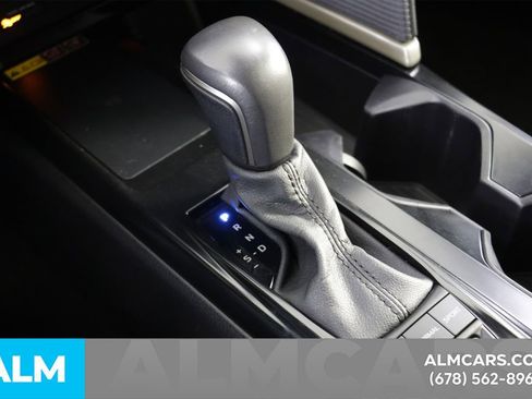 Used 2025 Toyota Camry SE image 38