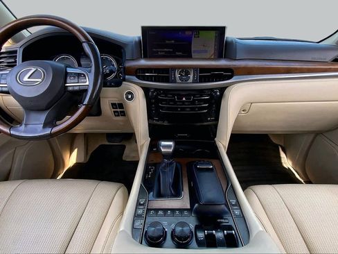 Used 2020 Lexus LX 570 4WD w/ Luxury Package image 15
