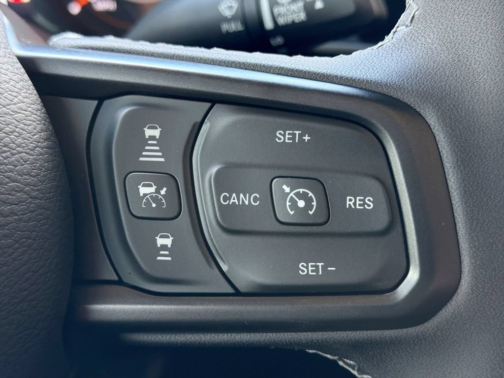 Used 2025 Jeep Gladiator Mojave w/ Convenience Group AWD/4WD image 27