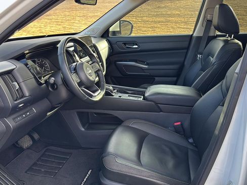 Used 2023 Nissan Pathfinder SL w/ SL Premium Package image 8