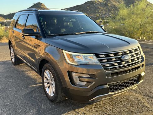Used 2017 Ford Explorer XLT w/ Equipment Group 202A image 3
