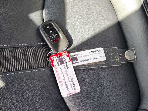 Used 2025 Honda Pilot Touring image 35