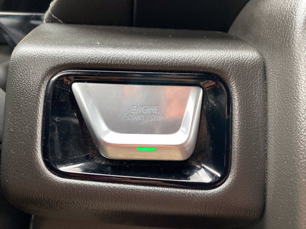 Used 2025 GMC Yukon Denali AWD/4WD image 29