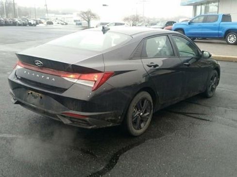 Used 2023 Hyundai Elantra SEL w/ Preferred Accessory Package image 6