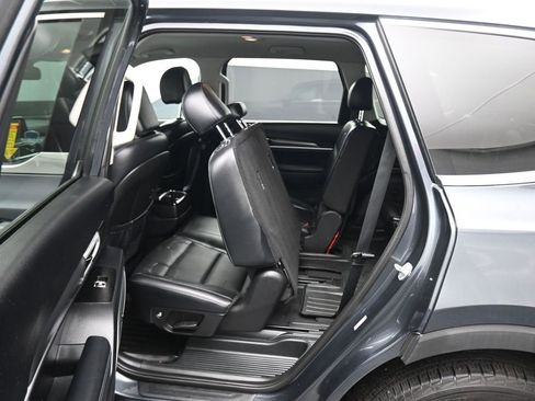 Used 2022 Kia Telluride LX image 36