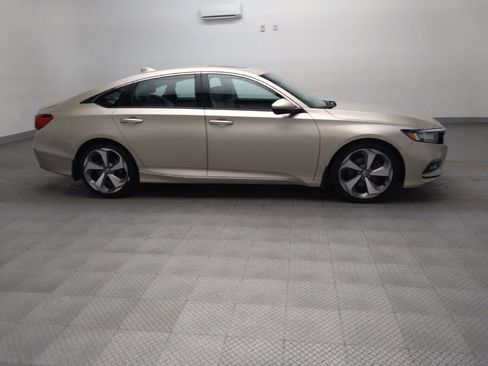 Used 2018 Honda Accord Touring image 11