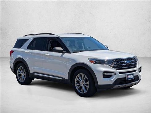 Used 2020 Ford Explorer XLT w/ Equipment Group 202A RWD image 3