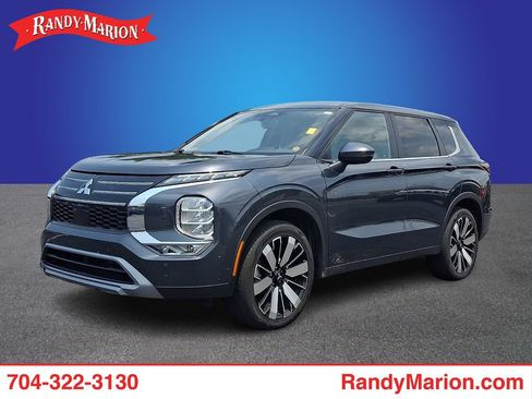 Used 2025 Mitsubishi Outlander SE AWD/4WD image 1
