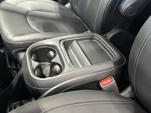 New 2027 Chrysler Pacifica Select FWD image 23