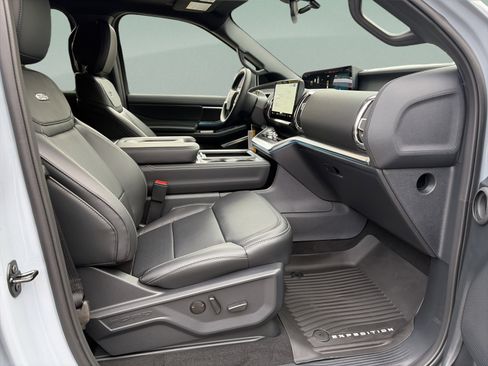 New 2026 Ford Expedition Max Platinum w/ Stealth Appearance Package AWD/4WD image 18