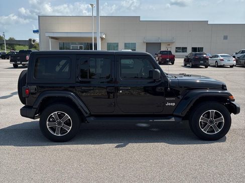 Used 2023 Jeep Wrangler Unlimited Sahara w/ Cold Weather Group AWD/4WD image 5
