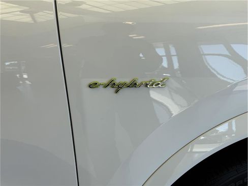 Used 2022 Porsche Cayenne E-Hybrid w/ Premium Plus Package image 30