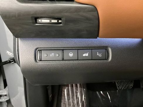 New 2026 Nissan Pathfinder Platinum AWD/4WD image 30