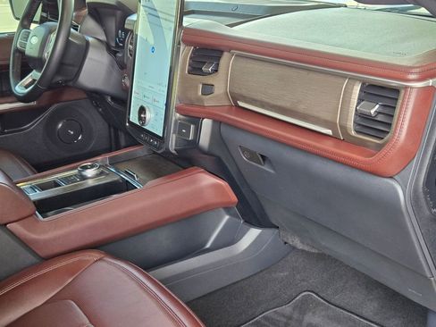 Used 2024 Ford Expedition Max Limited RWD image 29